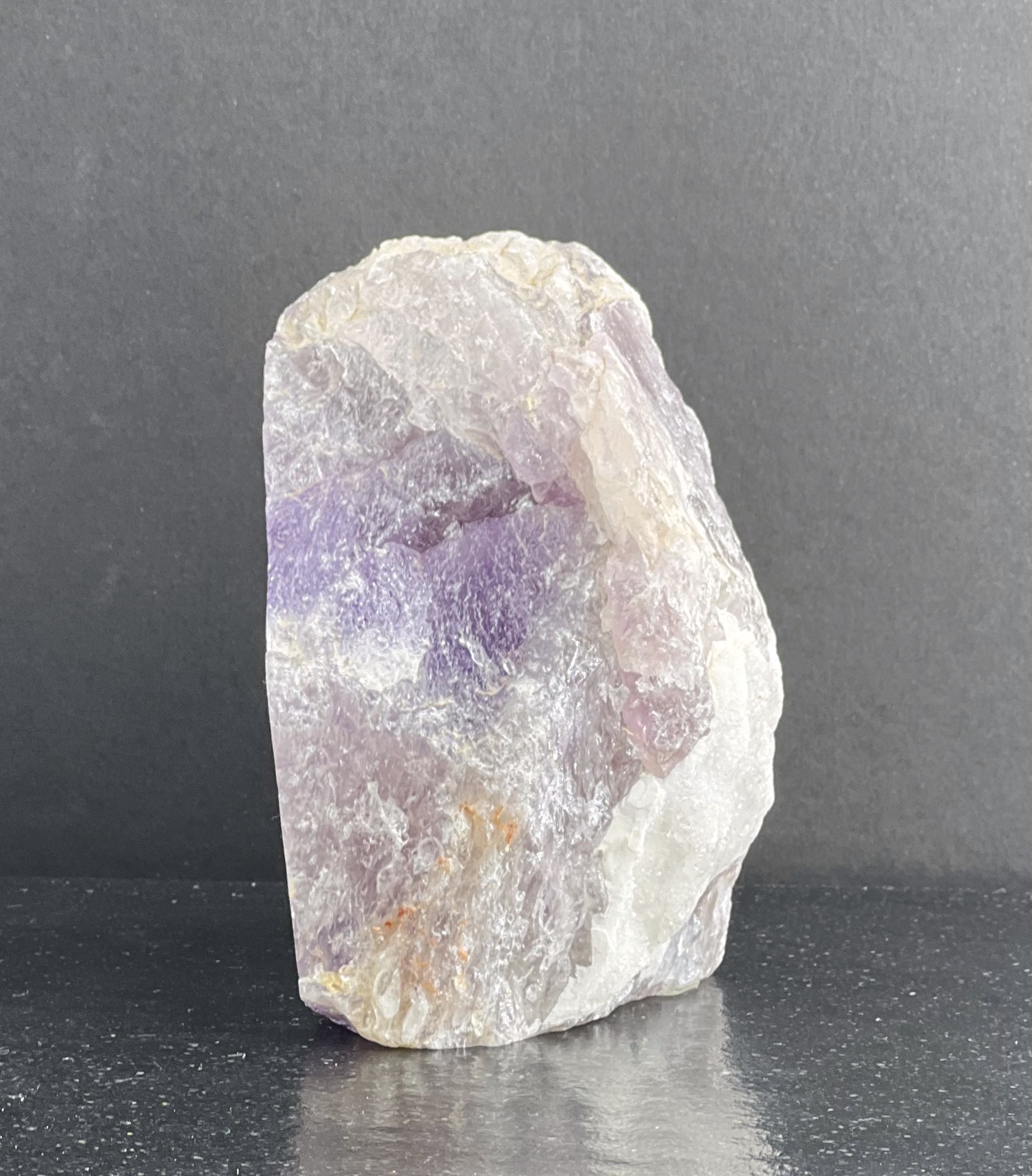 AMETHYSTE UNE FACE POLIE LES PIERRES DE KYRIA (1)