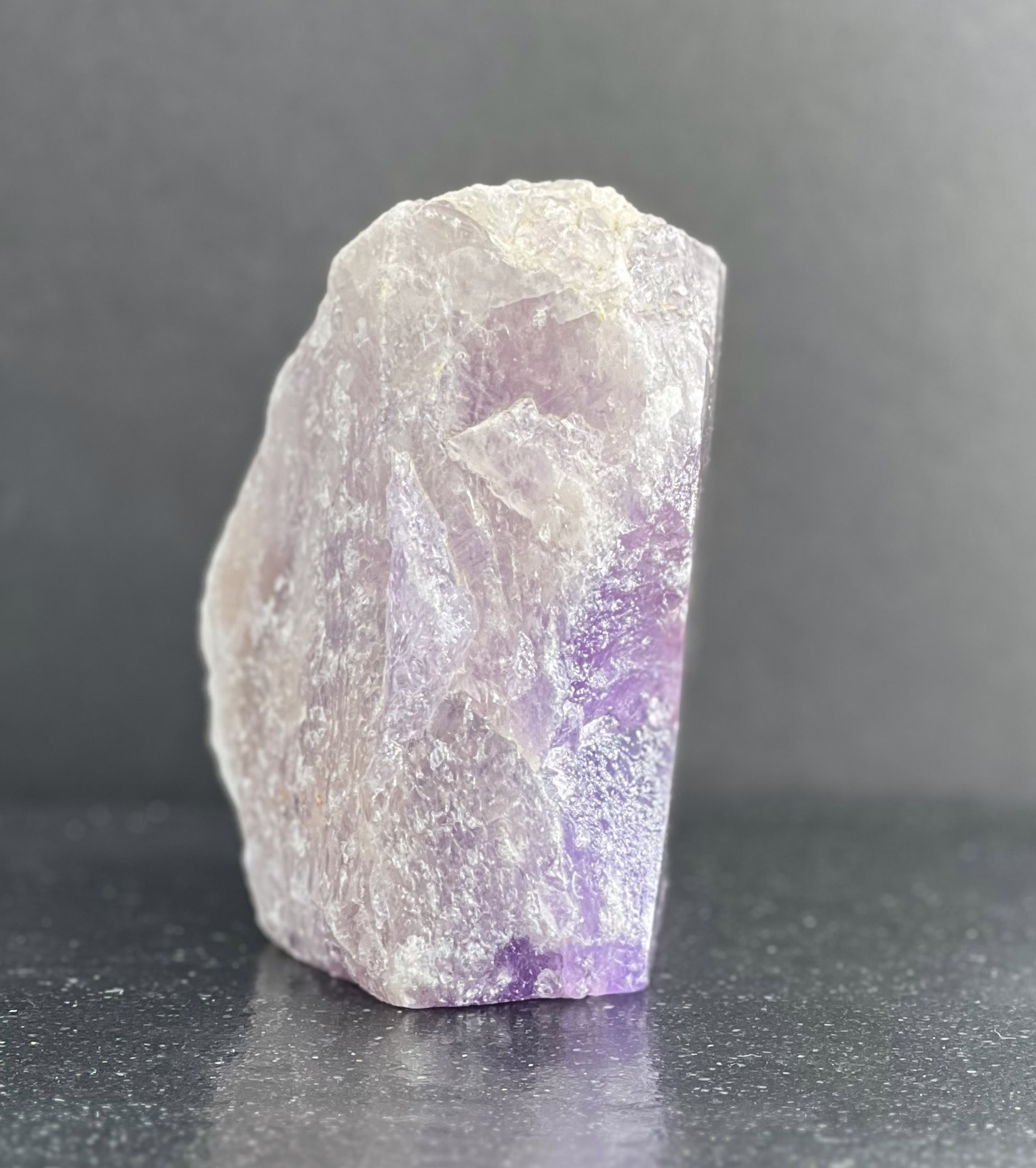 AMETHYSTE UNE FACE POLIE LES PIERRES DE KYRIA (5)