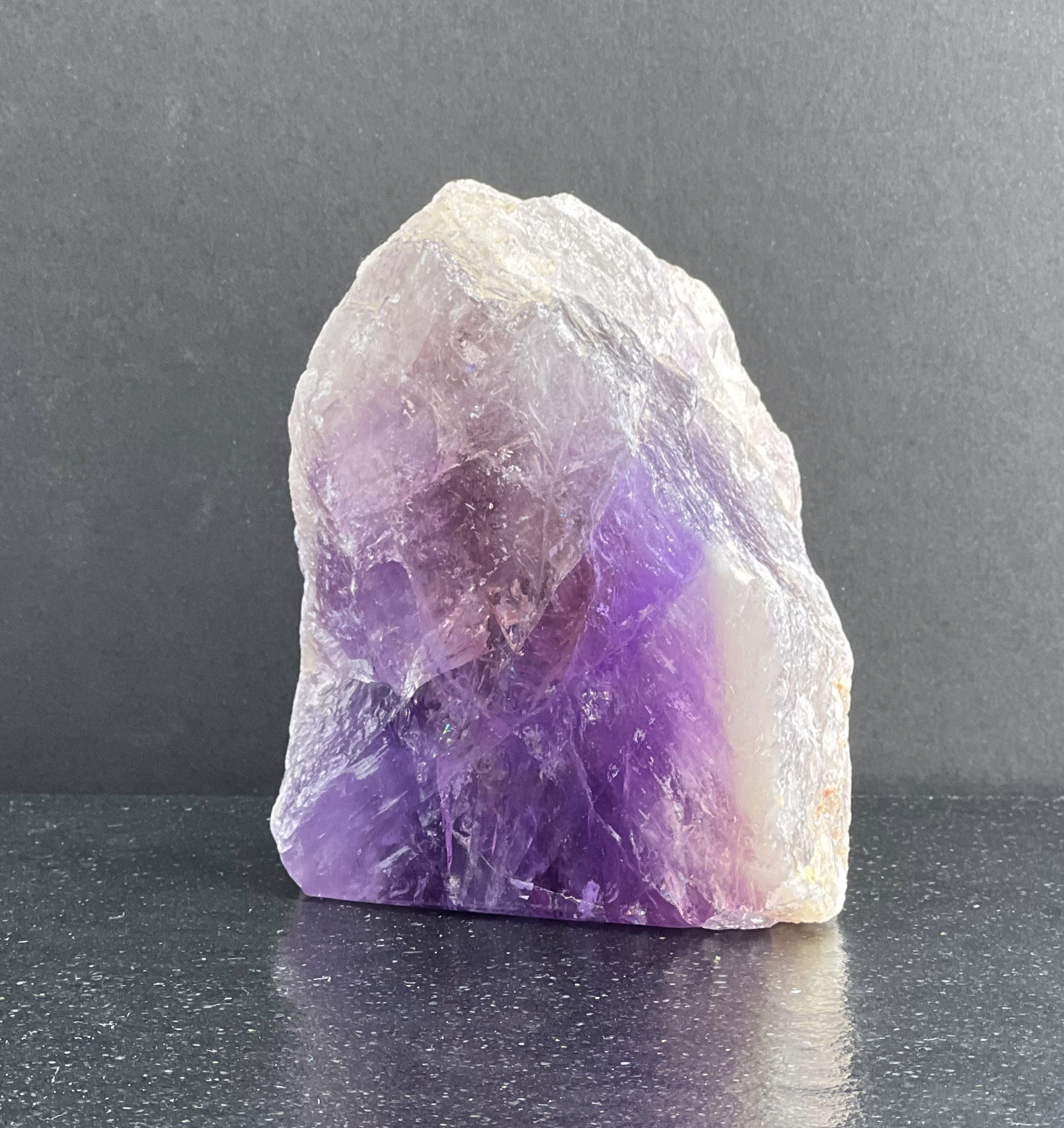 AMETHYSTE UNE FACE POLIE LES PIERRES DE KYRIA (3)