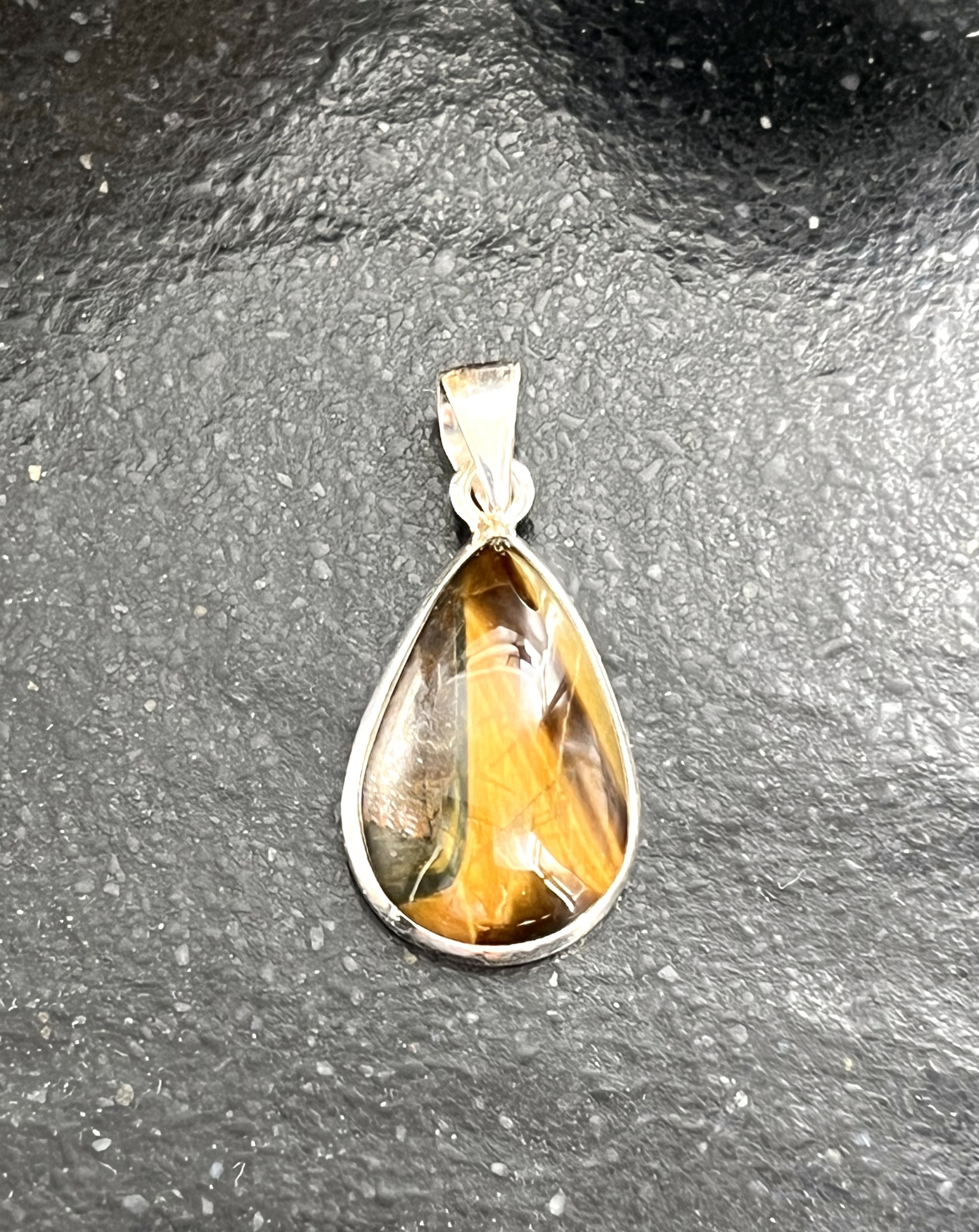 PENDENTIF OEIL DE TIGRE LES PIERRES DE KYRIA (2)