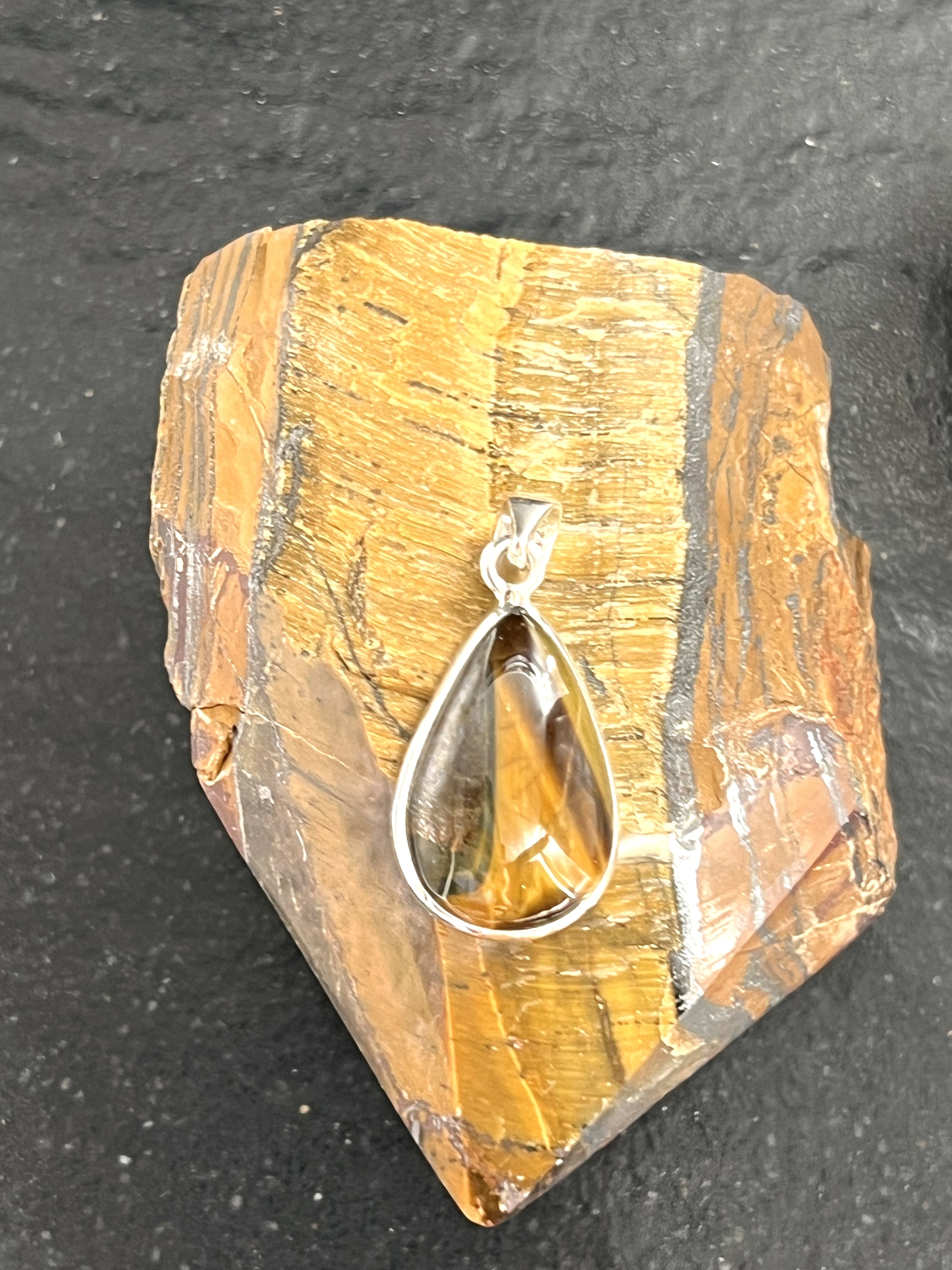 PENDENTIF OEIL DE TIGRE LES PIERRES DE KYRIA (3)