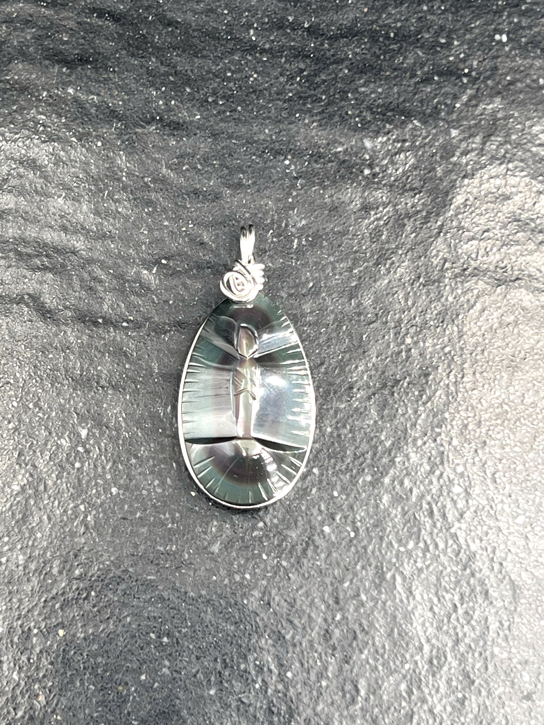 PENDENTIF VIERGE OBSIDIENNE OEIL CELESTE ARC EN CIEL LES PIERRES DE KYRIA (1)