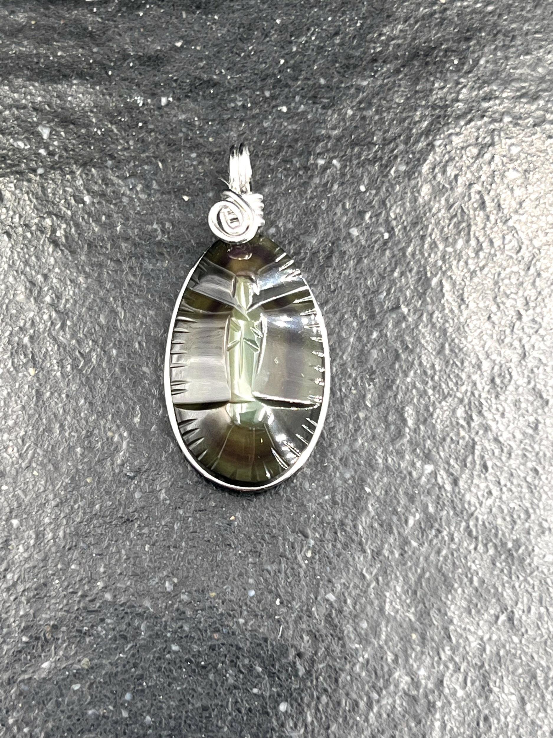 PENDENTIF VIERGE OBSIDIENNE OEIL CELESTE ARC EN CIEL LES PIERRES DE KYRIA (1)