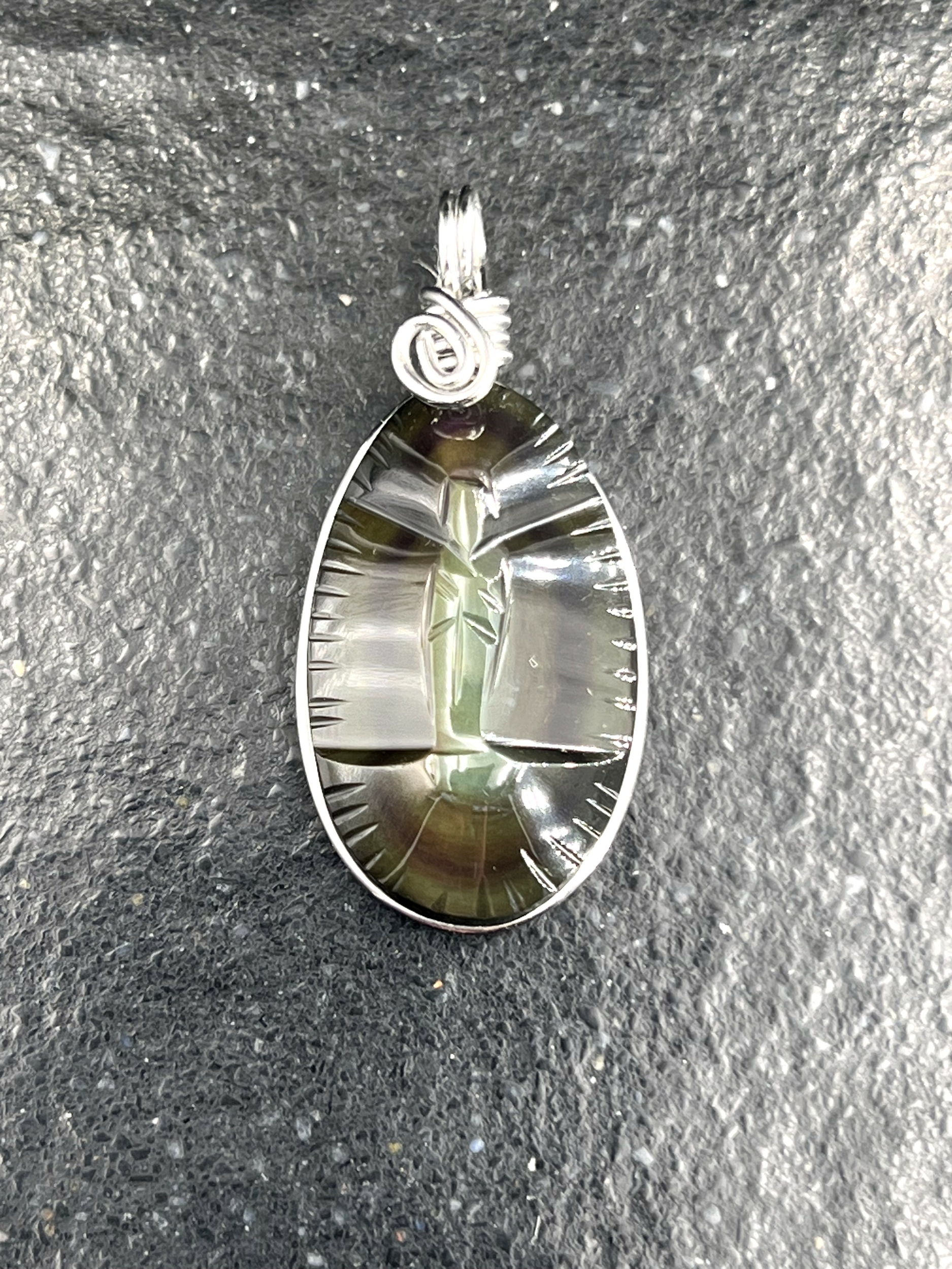 PENDENTIF VIERGE OBSIDIENNE OEIL CELESTE ARC EN CIEL LES PIERRES DE KYRIA (2)
