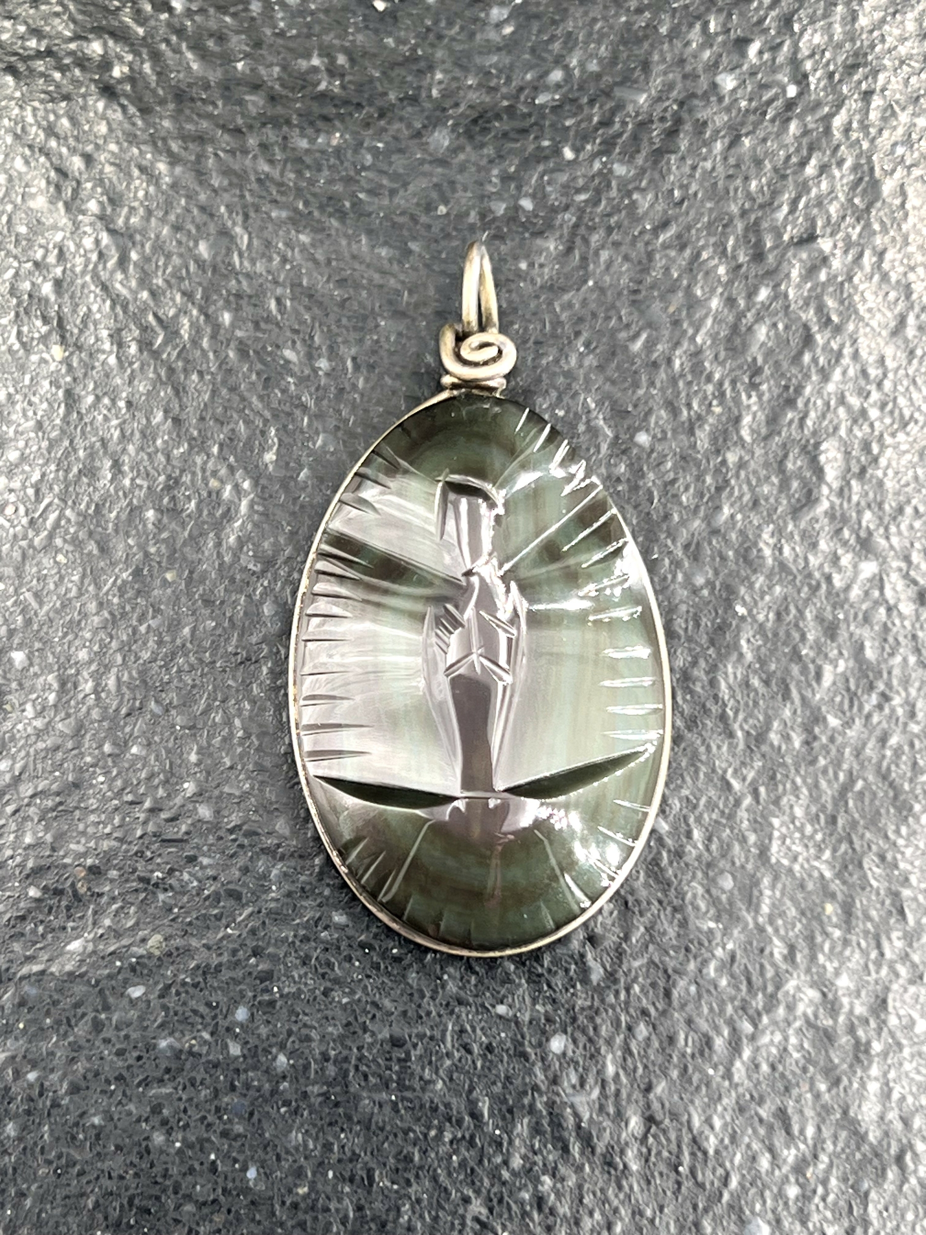 PENDENTIF VIERGE OBSIDIENNE OEIL CELESTE ARC EN CIEL LES PIERRES DE KYRIA (1)