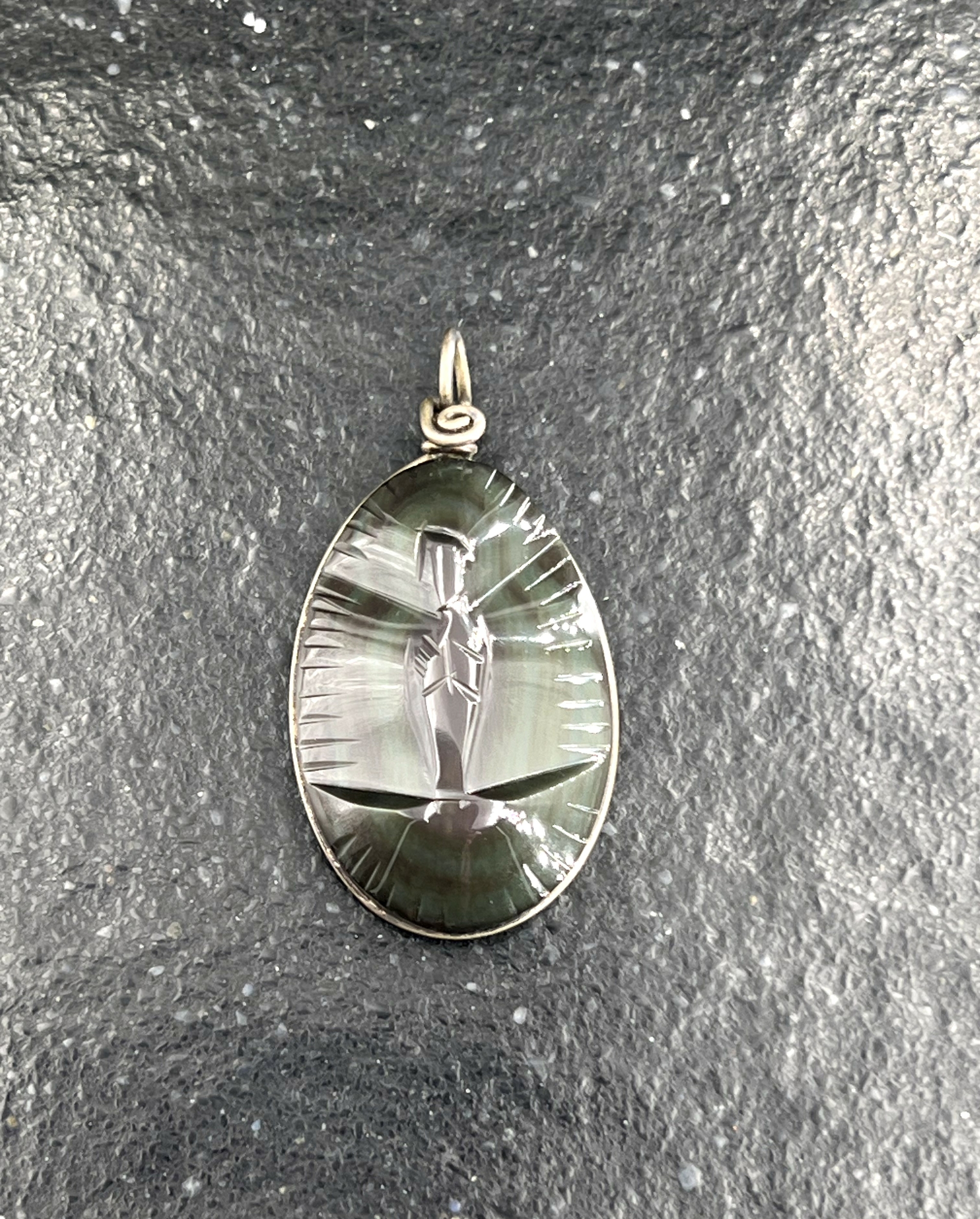 PENDENTIF VIERGE OBSIDIENNE OEIL CELESTE ARC EN CIEL LES PIERRES DE KYRIA (2)