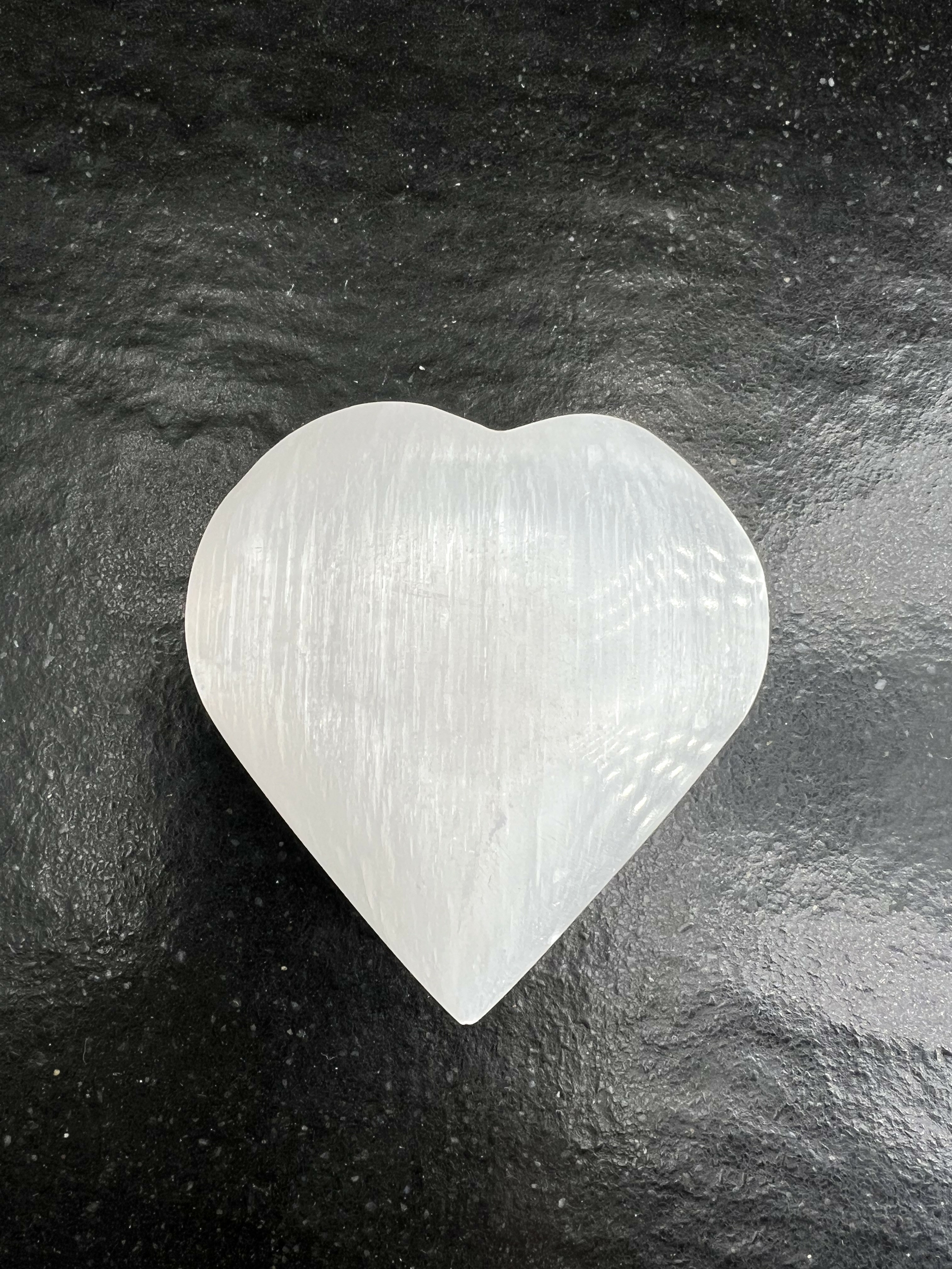 COEUR SELENITE FLEUR DE VIE GRAVEE LES PIERRE DE KYRIA (3)