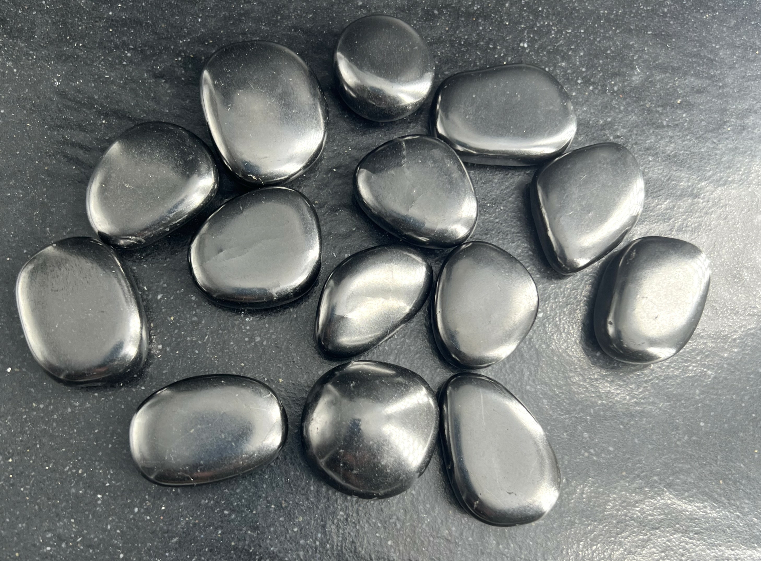 GALET SHUNGITE LES PIERRES DE KYRIA (1)