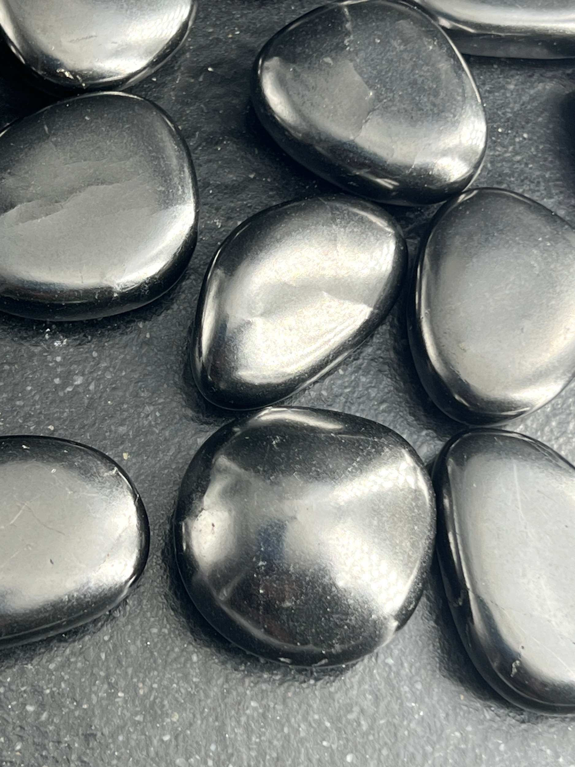 GALET SHUNGITE LES PIERRES DE KYRIA (3)