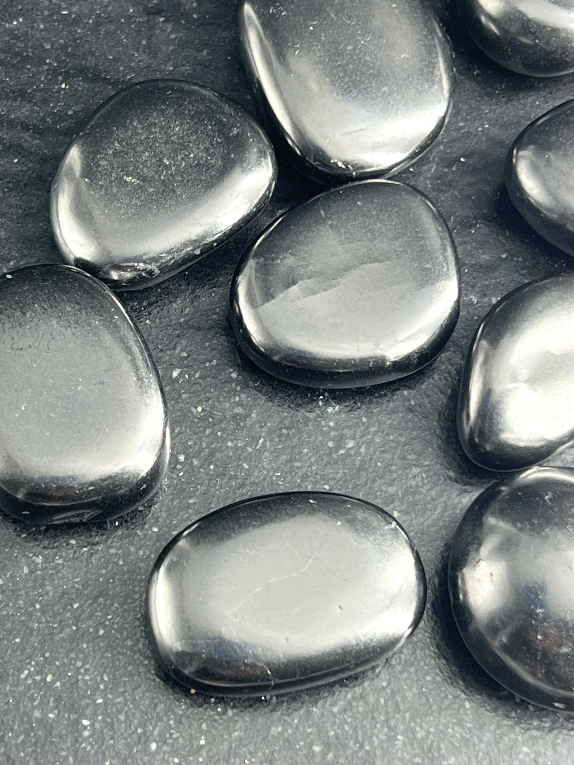 GALET SHUNGITE LES PIERRES DE KYRIA (4)