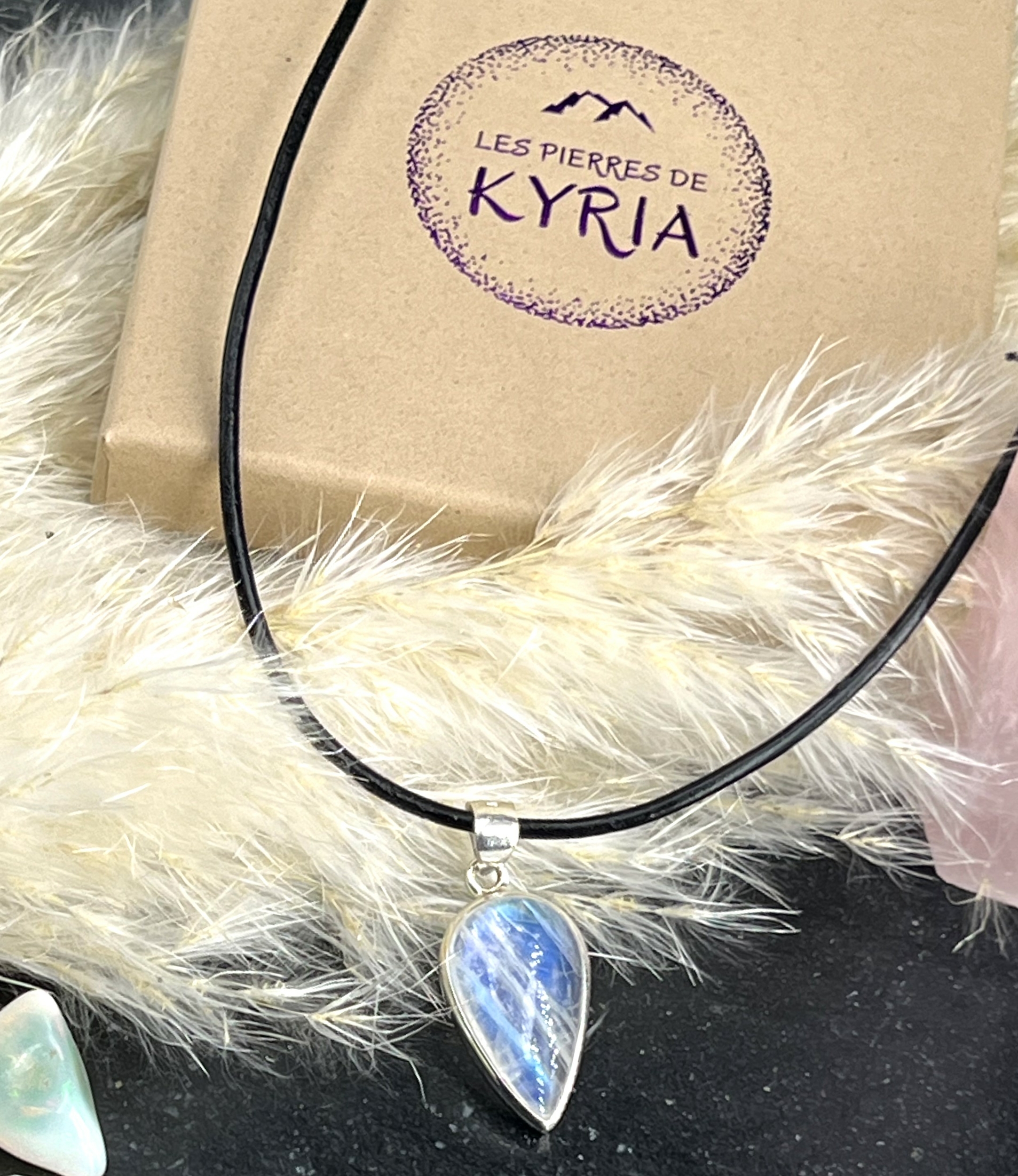 PENDENTIF PIERRE DE LUNE LES PIERRES DE KYRIA (1)