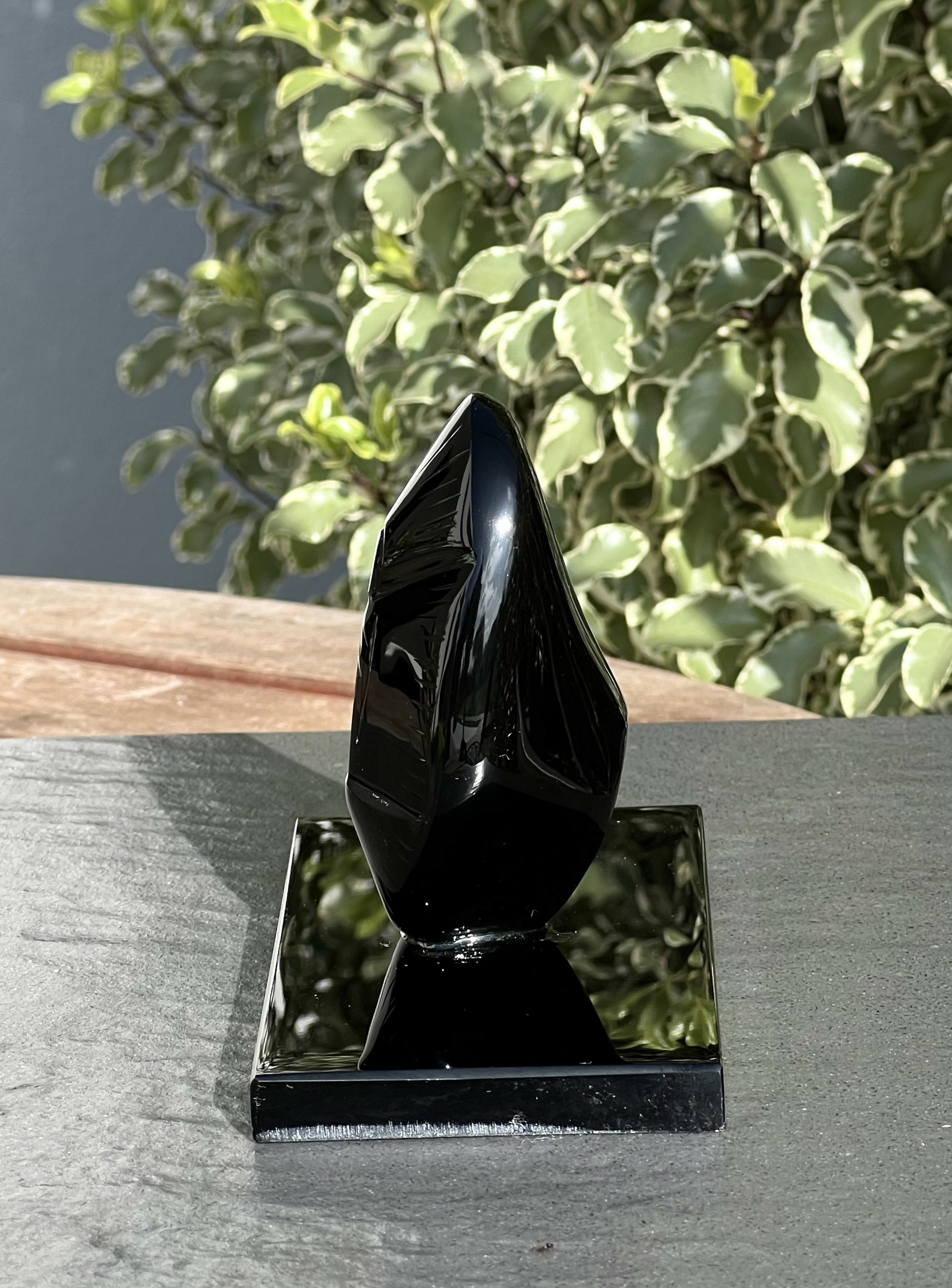 STATUE VIERGE MARIE OBSIDIENNE OEIL CELESTE ARC EN CIEL LES PIERRES DE KYRIA (4)