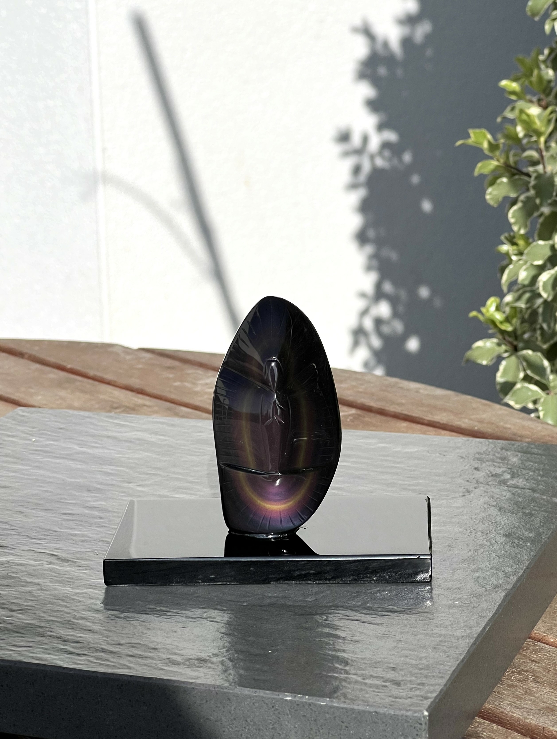 STATUE VIERGE MARIE OBSIDIENNE OEIL CELESTE ARC EN CIEL LES PIERRES DE KYRIA (1)