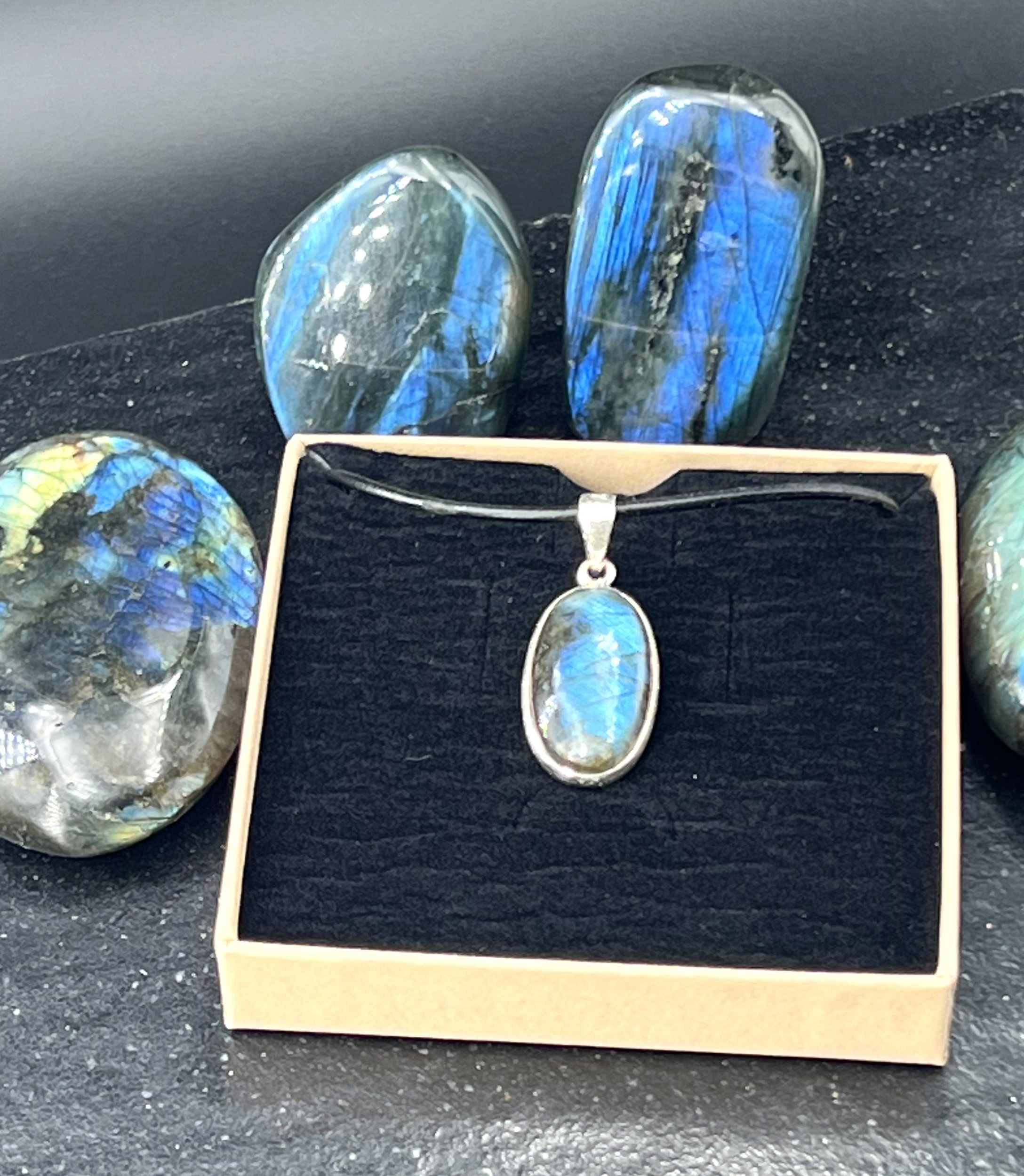 PENDENTIF LABRADORITE LES PIERRES DE KYRIA (1)