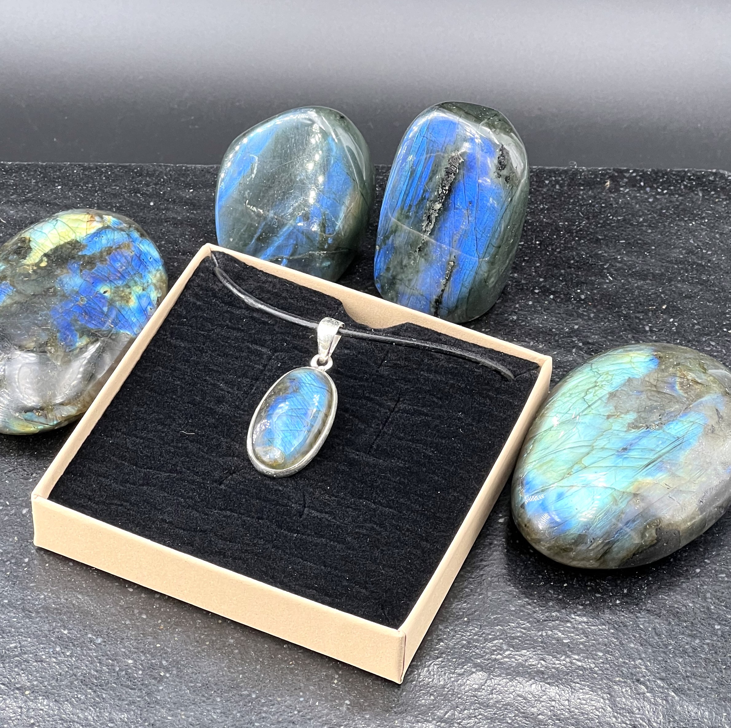 PENDENTIF LABRADORITE LES PIERRES DE KYRIA (3)
