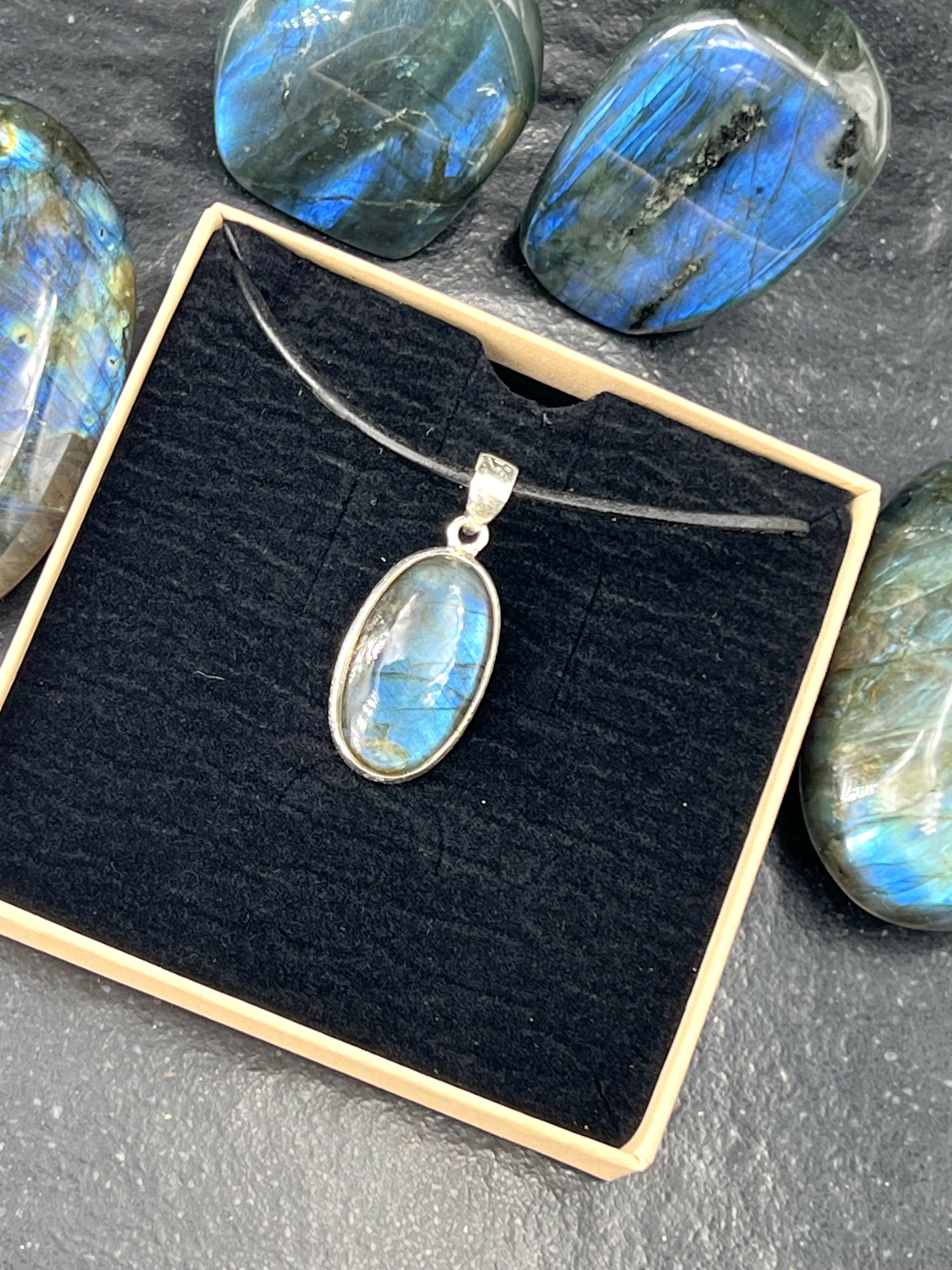 PENDENTIF LABRADORITE LES PIERRES DE KYRIA (2)