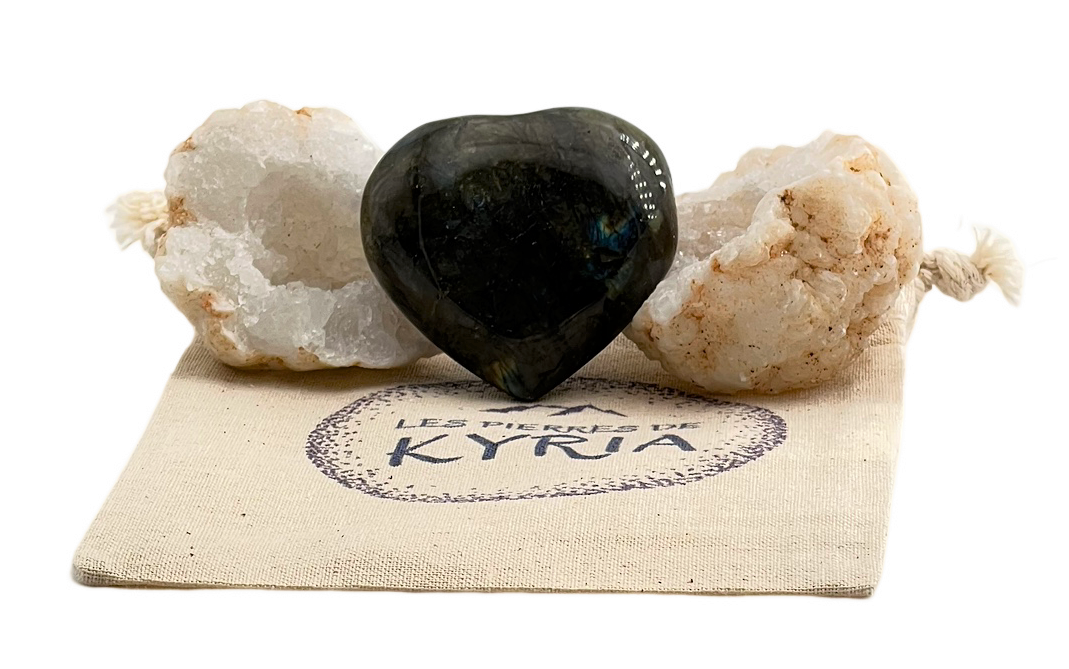 pochon magique de kyria labradorite geode cristal de roche les pierres de kyria 1
