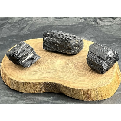 TOURMALINE NOIRE CRISTALLISEE BRUTE QUALITE EXTRA LES PIERRES DE KYRIA (1)