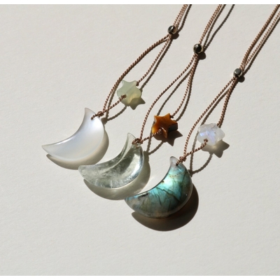 COLLIER CROISSANT DE LUNE EN  PRASIOLITE AVEC ETOILE EN OEIL DE TIGRE LES PIERRES DE KYRIA 2