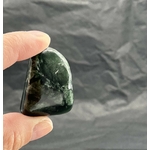 PIERRE ROULEE JADE NEPHRITE LES PIERRES DE KYRIA (1)