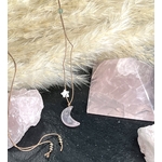 COLLIER CROISSANT DE LUNE QUARTZ ROSE LES PIERRES DE KYRIA (1)