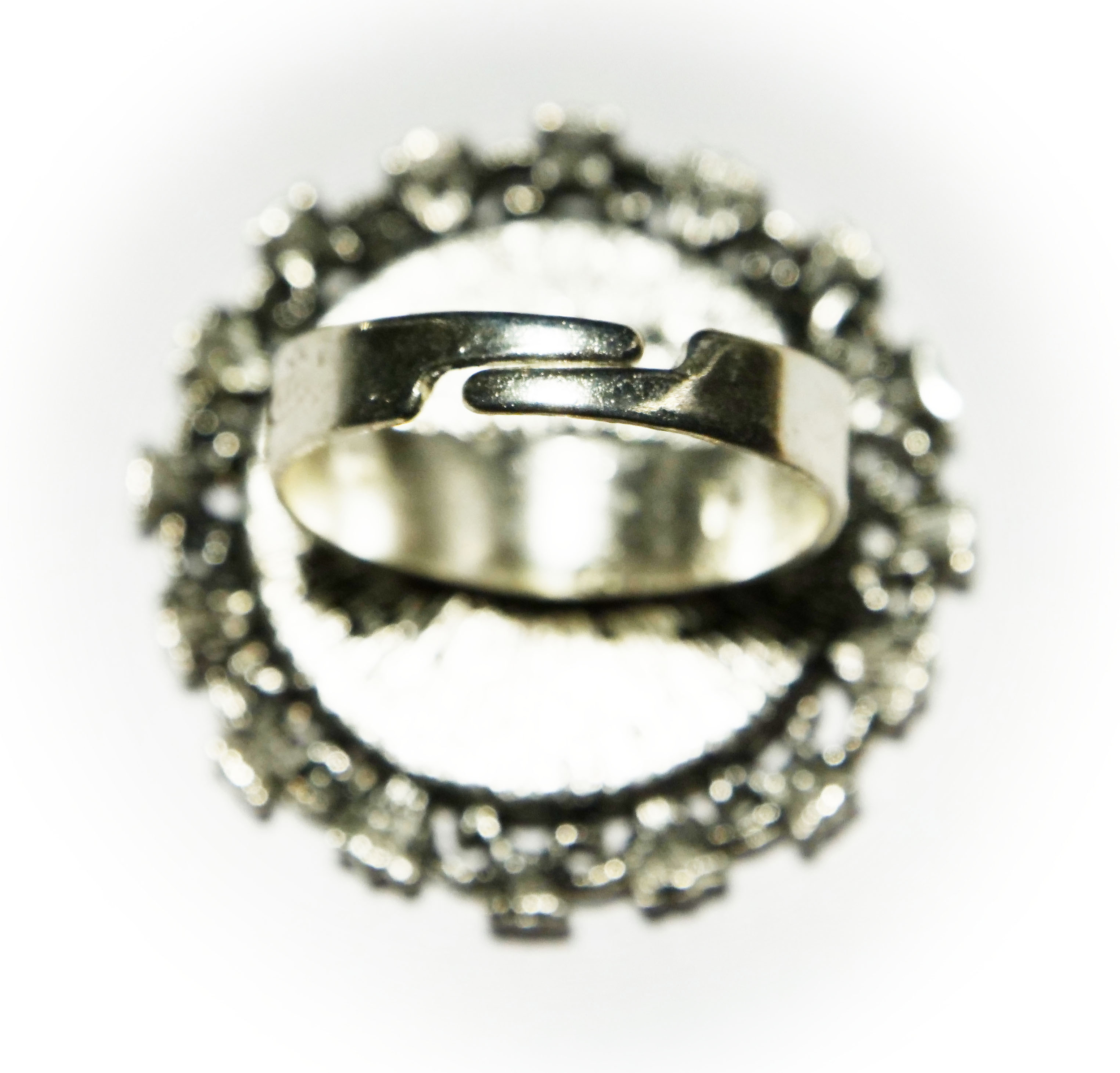 Bague fleur dessous