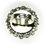 Bague fleur dessous