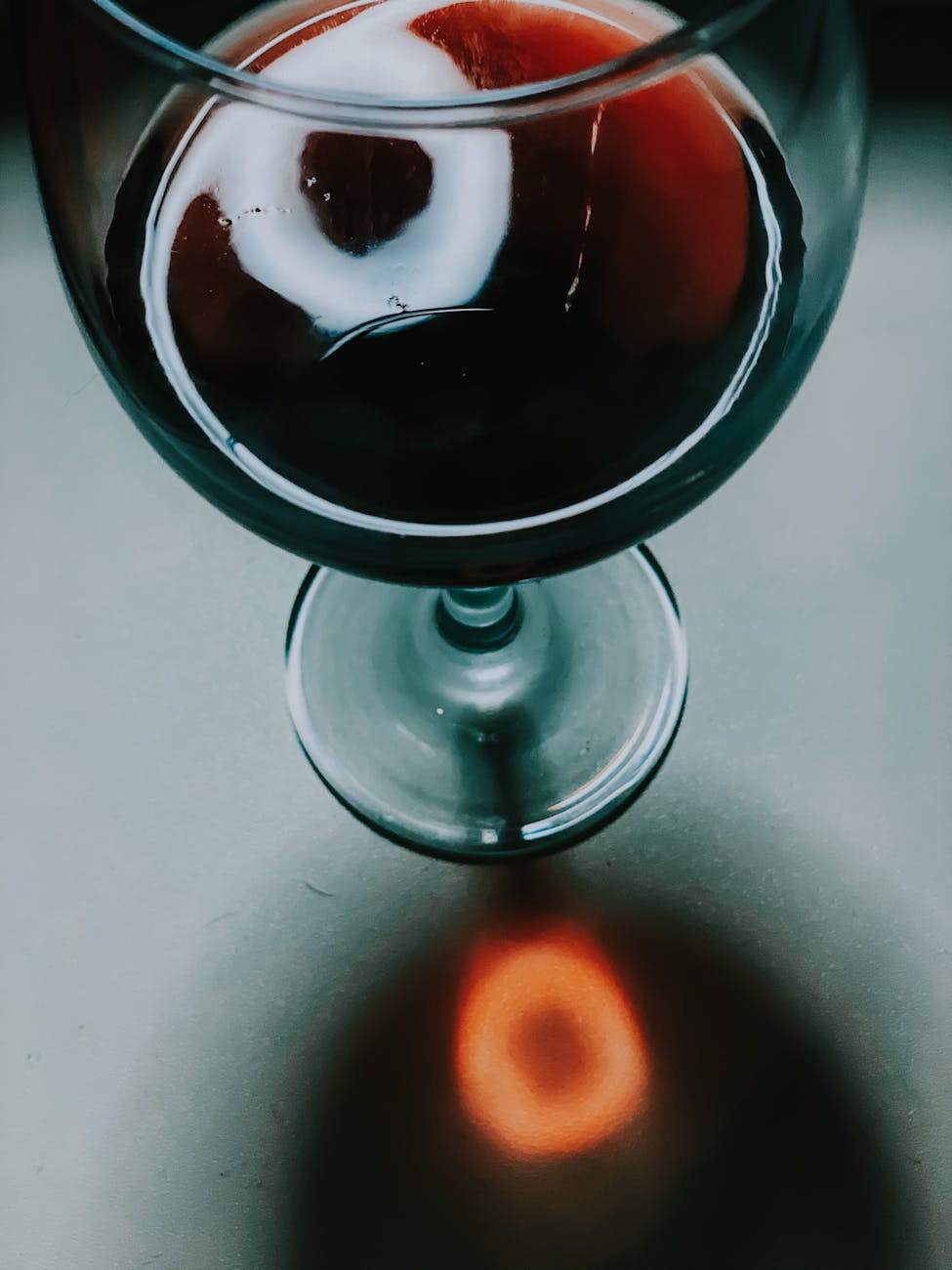 Vin Puissant : Définition, Caractéristiques et Exemples