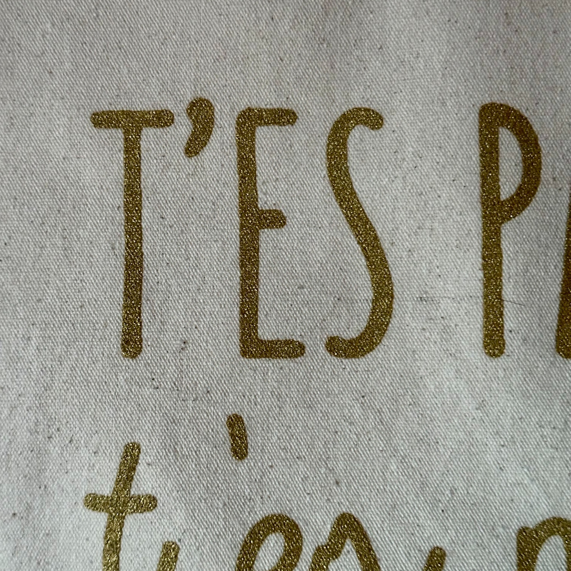 Sac Cabas Femme, "TES PAS VIEILLE tes millésimée" texte vu de près