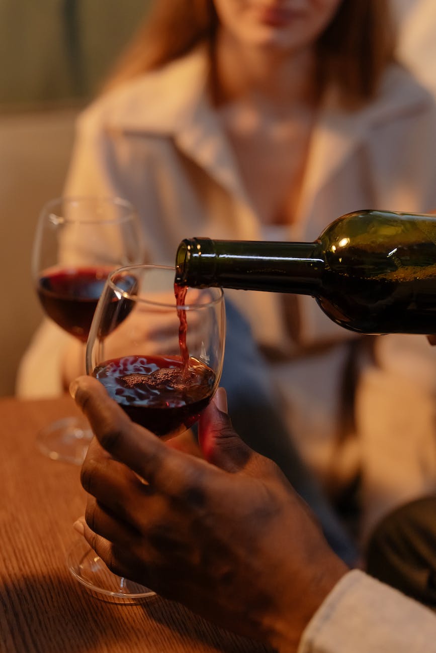 Laisser respirer le vin avant de le boire...
