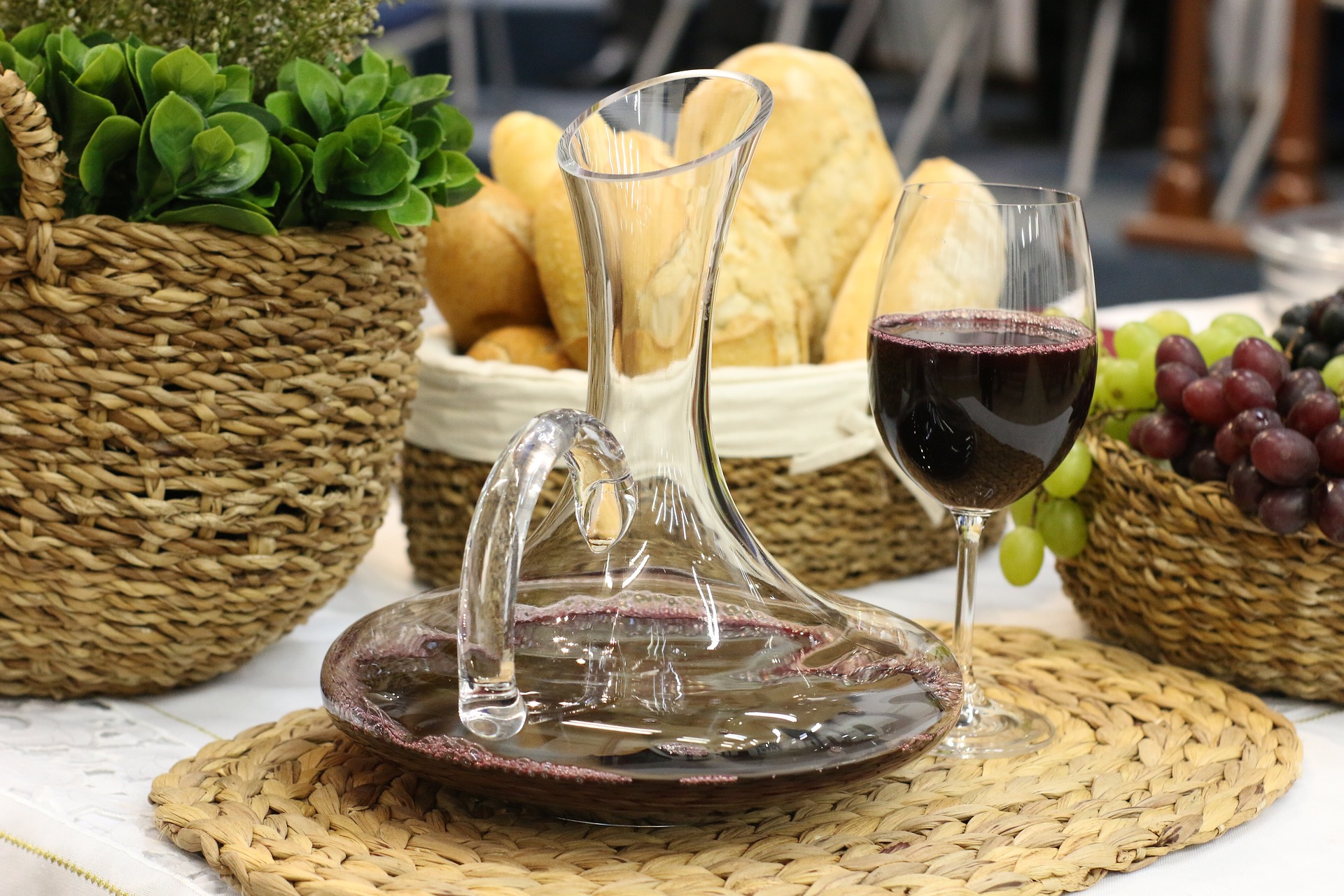 Comment nettoyer une carafe à vin ?
