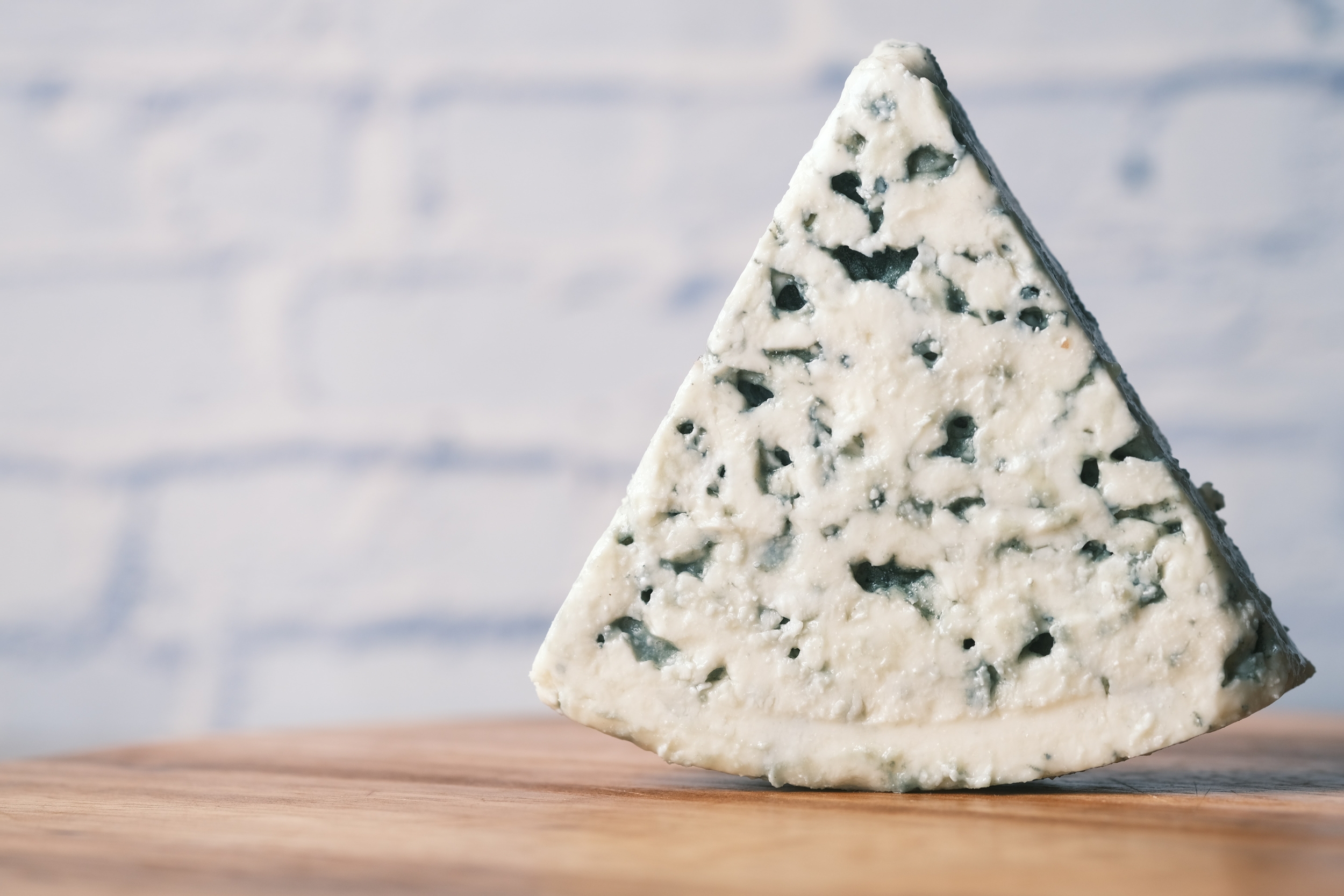 Fromages et Vins : Quel Accord avec le Roquefort ?