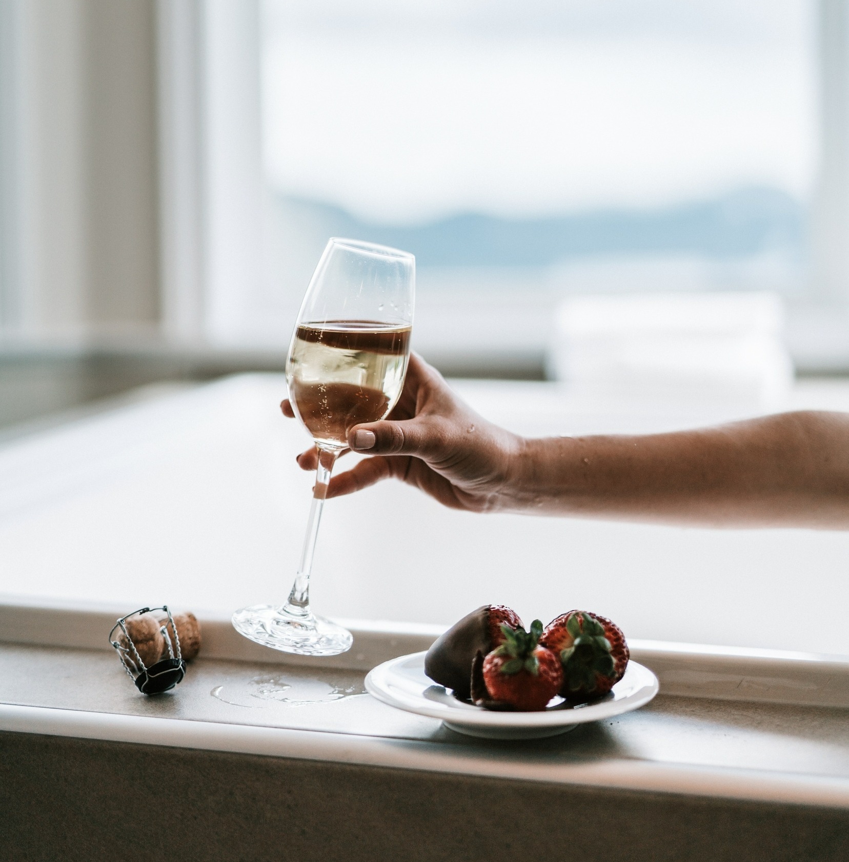 Comment Tenir son Verre de Vin ?