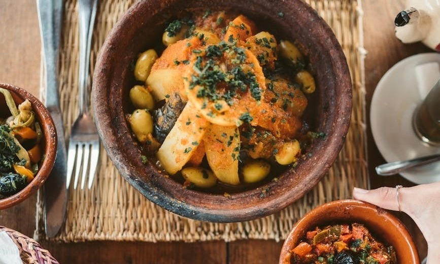 Vin avec tajine de poulet