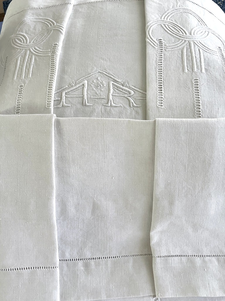 taie-oreiller-traversin-linge-ancien-broderie-blanche-monogramme