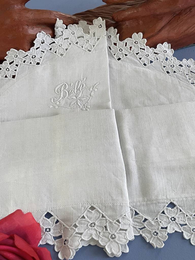 taie-oreiller-bebe-ancienne-lin-feston-monogramme-broderie-blanche-linge-ancien