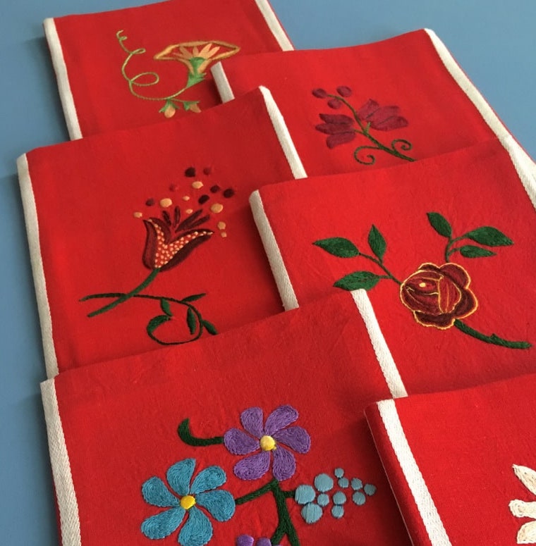 Serviettes de table en coton avec fleurs brodées - Années 50-60