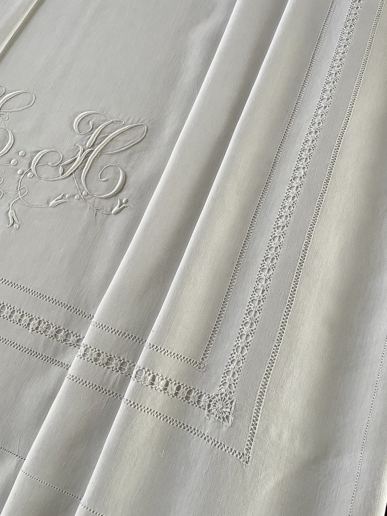 linge-ancien-draps-taies-couvertures-serviettes-nappe-lin-damasse-coton