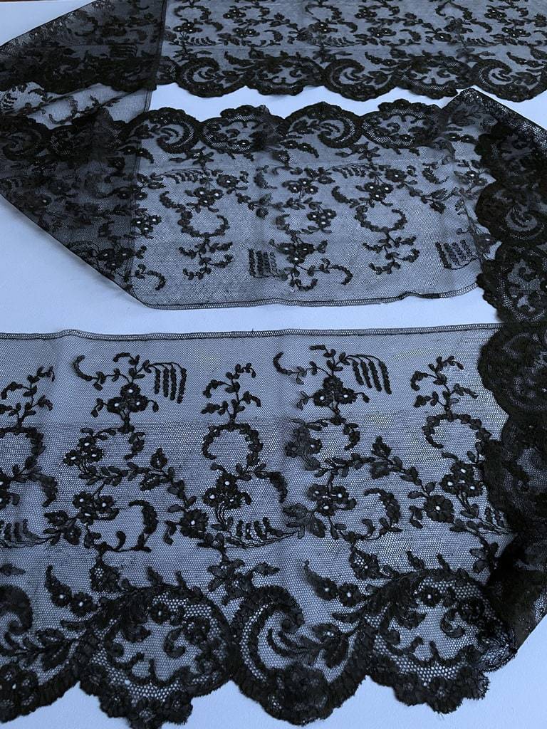 dentelle-ancienne-chantilly-noire-19e-fil-de-soie