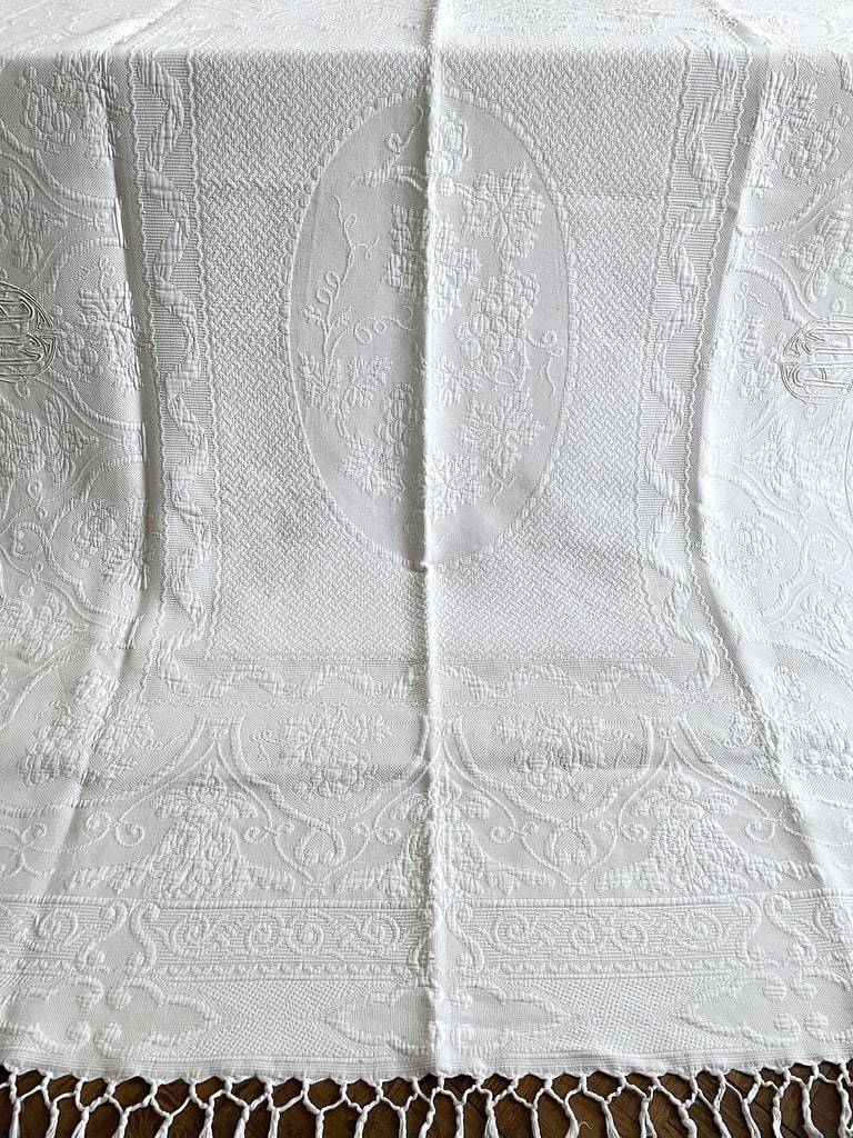 Couverture de mariage - Double monogramme AM - Piqué de coton gaufré - Fin XIXe