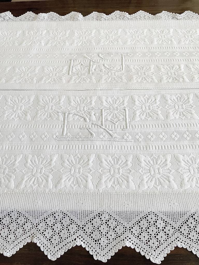 broderie-blanche-monogramme-fait-main-français-provence-marseille-linge-ancien