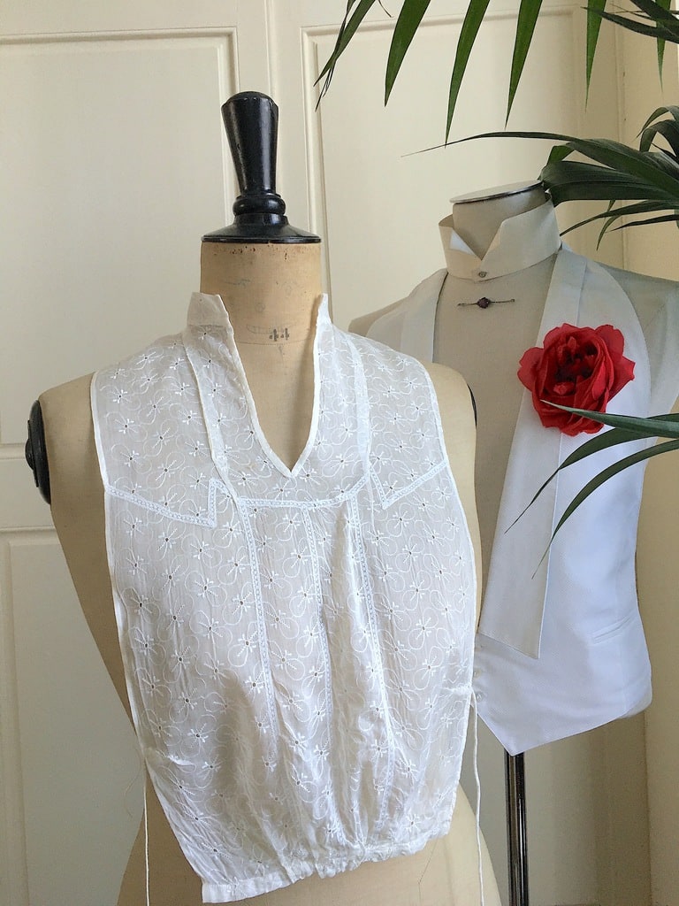 plastron-ancien-broderie-anglaise