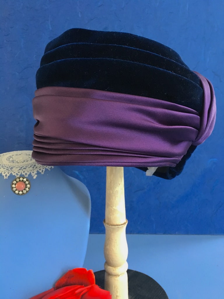 Chapeau toque en velours de soie et satin duchesse - Années 30-40