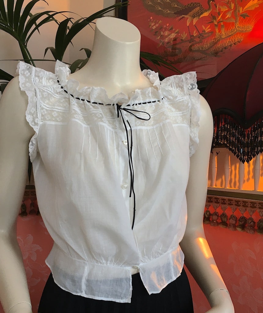 cache-corset-ancien-voile-coton-lacet-linge-epoque