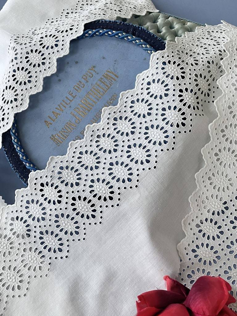 broderie-anglaise-percale-coton-fin-jupon-chemise-mercerie-ancienne