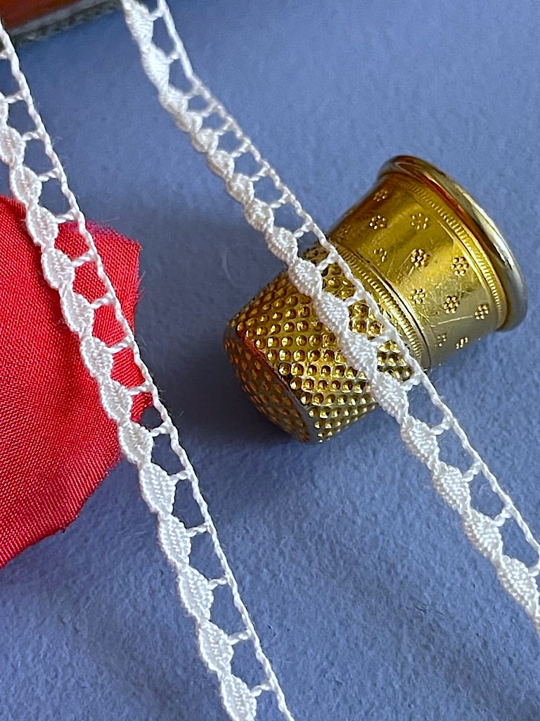 Galon blanc très fin en coton perlé - Vintage