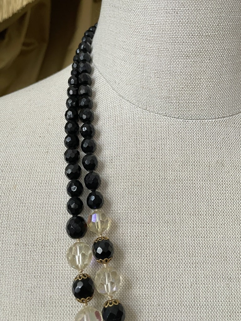 collier-ancien-art-deco-deux-rangs-perles-noire-verre-cristal-irrise