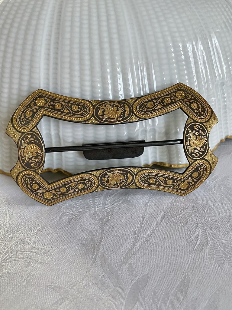 Boucle de ceinture en metal damasquine Tolede Espagne Vintage Maison du linge ancien