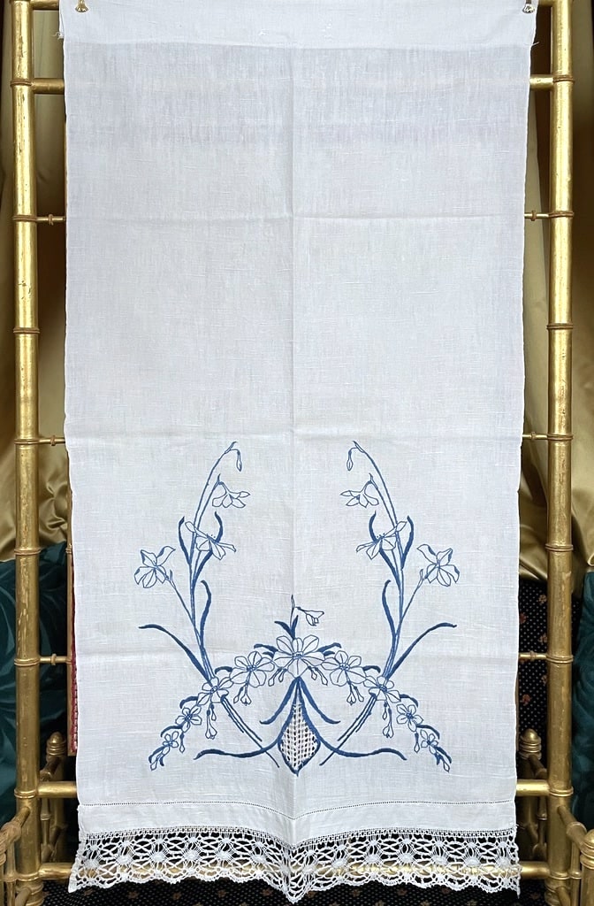 Rideau en lin rustique - Broderie bleue - Dentelle du Puy-en-Velay - Linge ancien