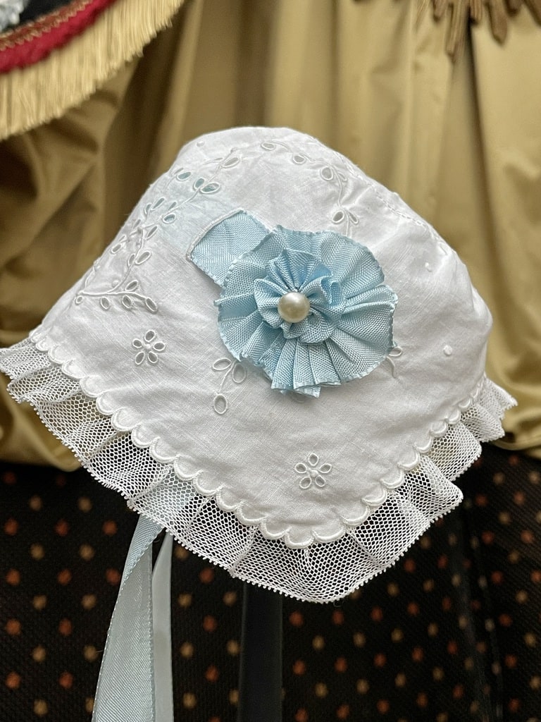 Ancien bonnet pour Bébé - Broderie anglaise sur coton fin - Linge de baptême